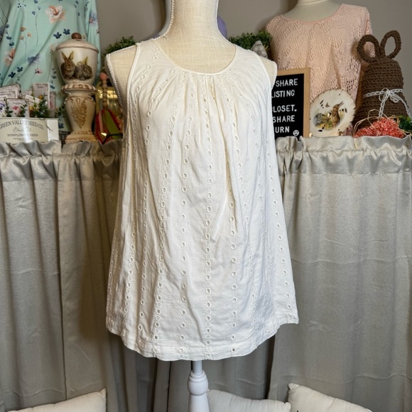 LOFT Cream Pleated Eyelet Sleeveless Blouse Sz M - Picture 2 of 9